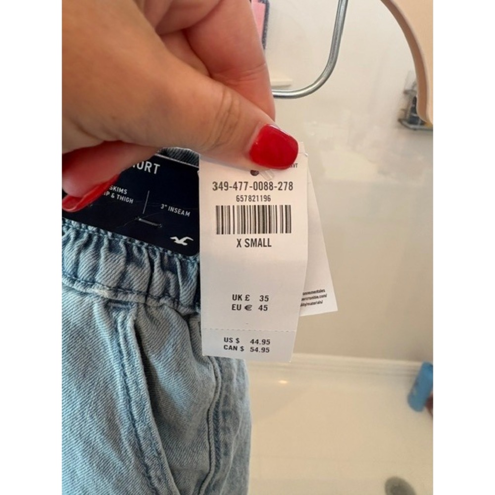 Hollister Mom Shorts XS NWT Ultra High Rise Light Wash Denim 3" Inseam - Picture 3 of 4